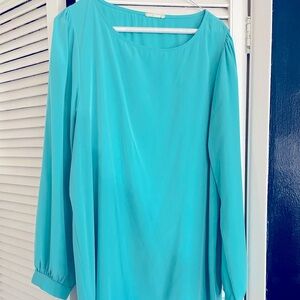 Turquoise mini dress, bubble sleeves.